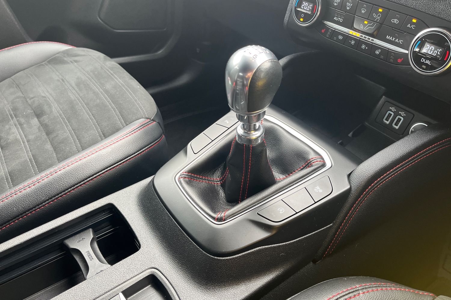 Ford KUGA Photo 33