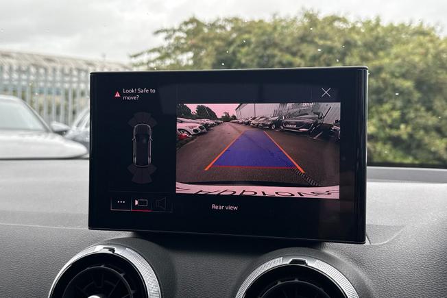 AUDI Q2 Photo 38