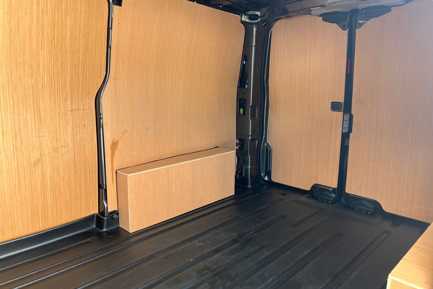 Ford E-TRANSIT CUSTOM Photo 4