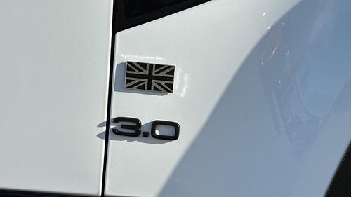 Land Rover Defender Photo autoimg-b6cfb0ba4be0d426cda26f178349418d77aa9a45.jpg