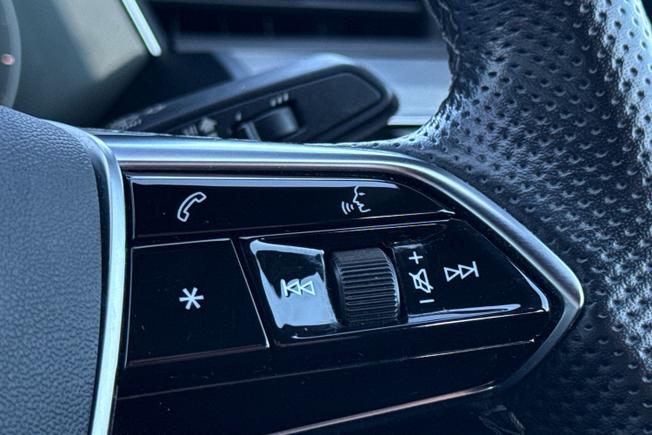 Audi e-tron Photo 17