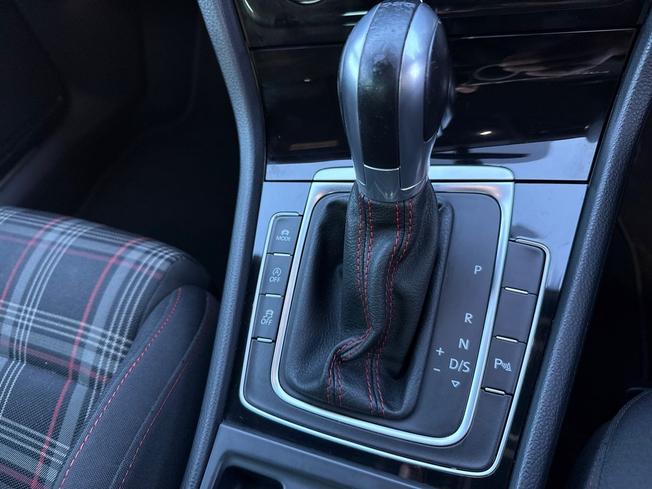 Volkswagen Golf Photo 32