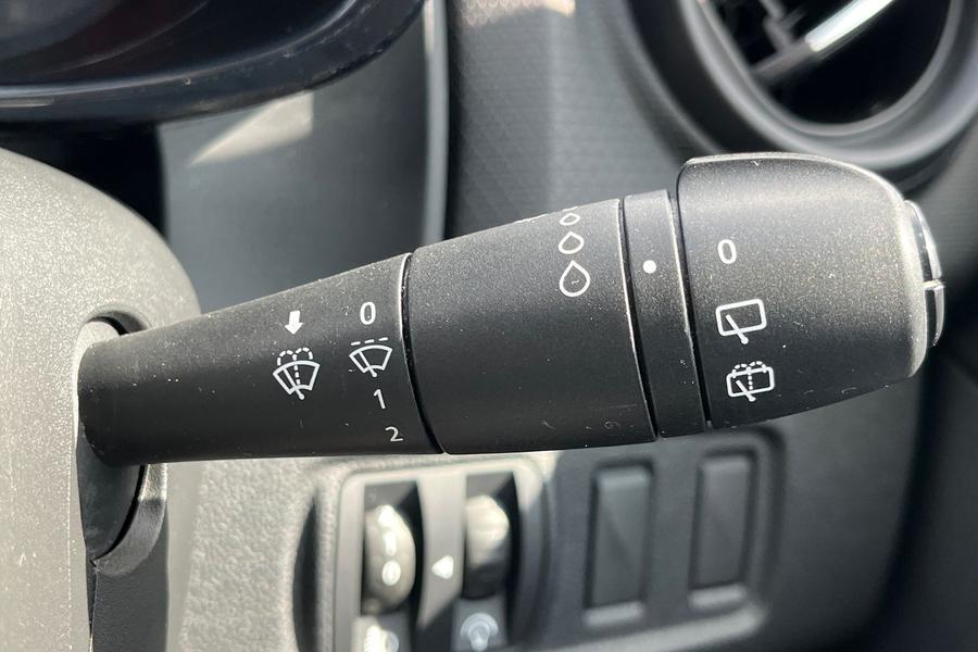 Renault CLIO Photo autoimg-b6d8aa7bc593fec71f52f129b93699c8b14ab129.jpg