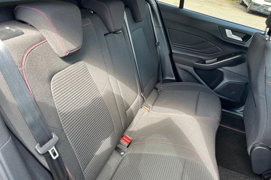 Ford FOCUS Photo autoimg-b6dec2a87fbaeb7bc7632676f05b5bb06985d512.jpg
