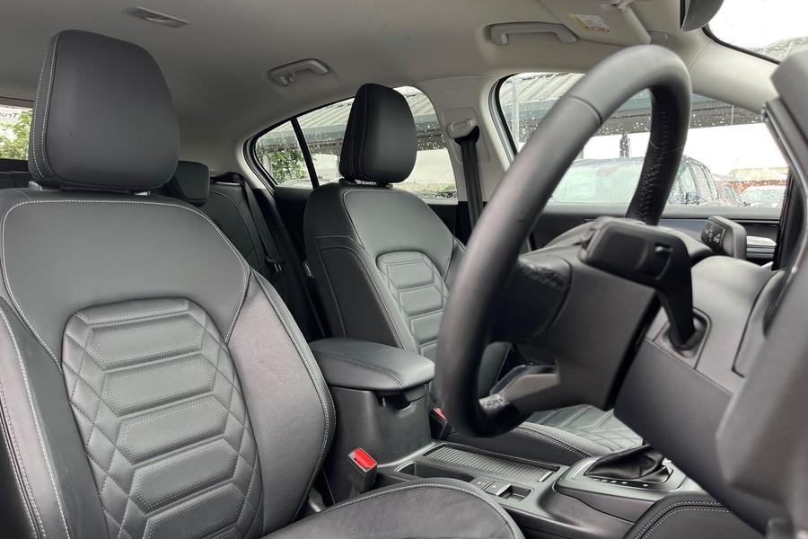 Ford Focus Photo autoimg-b6ebda770856778d36ba6a09fe4f8cec8d421bc2.jpg