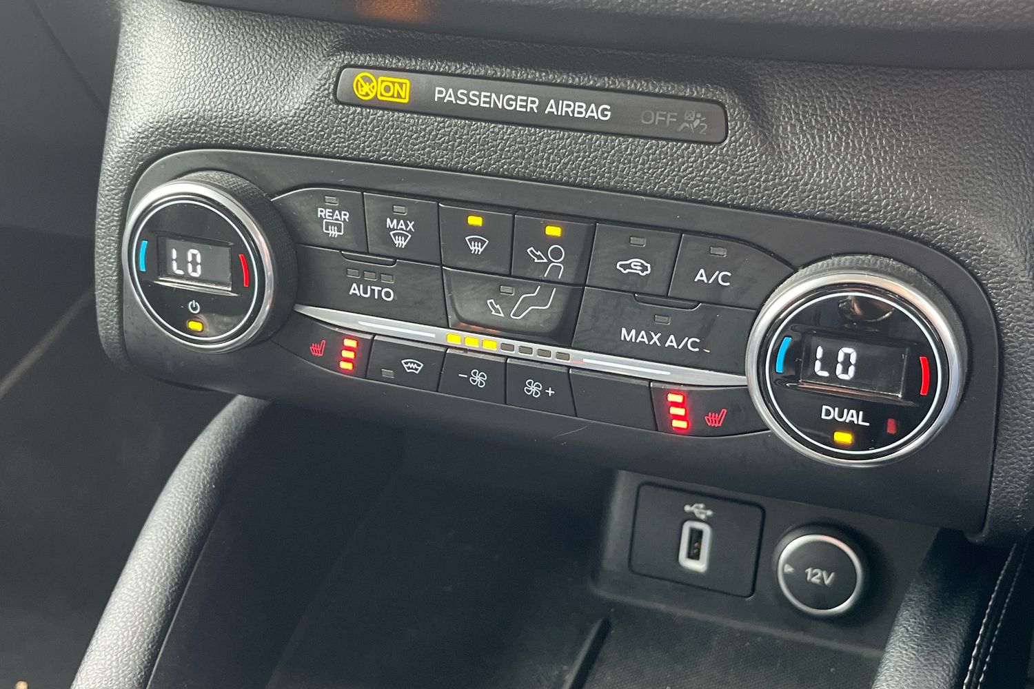 Ford FOCUS Photo 32