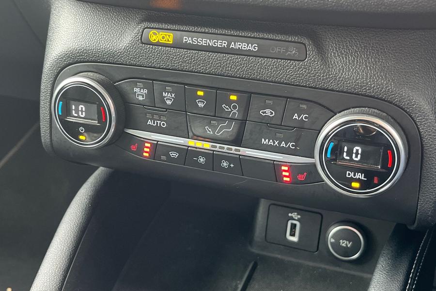 Ford FOCUS Photo autoimg-b6f0d6b96de54b3b07aa81e25d318128dd72696f.jpg