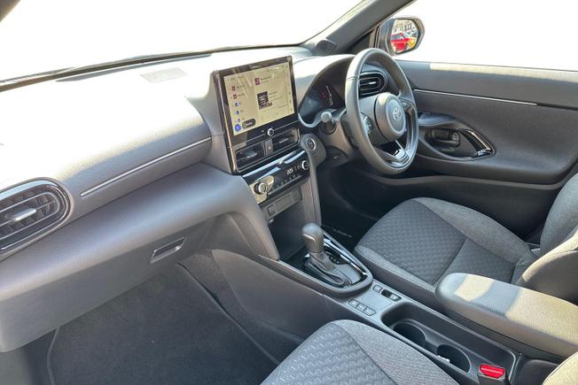 TOYOTA Yaris Cross Photo 2