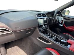 JAGUAR F-Pace Photo 2