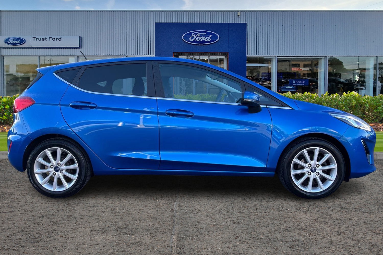 Ford FIESTA Photo 2