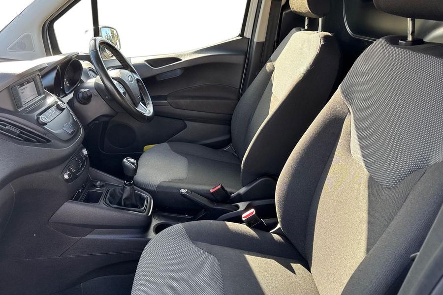Ford TRANSIT COURIER Photo autoimg-b6f98f3a5a0d6e151acc3e54844e3d7e6699d841.jpg