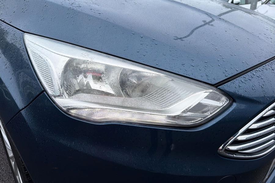 Ford GRAND C-MAX Photo autoimg-b6f9a073cf6769d192aba41e4de760cbe90e7c4e.jpg