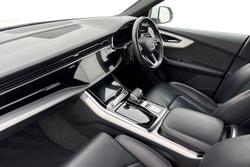 AUDI Q8 Photo 2