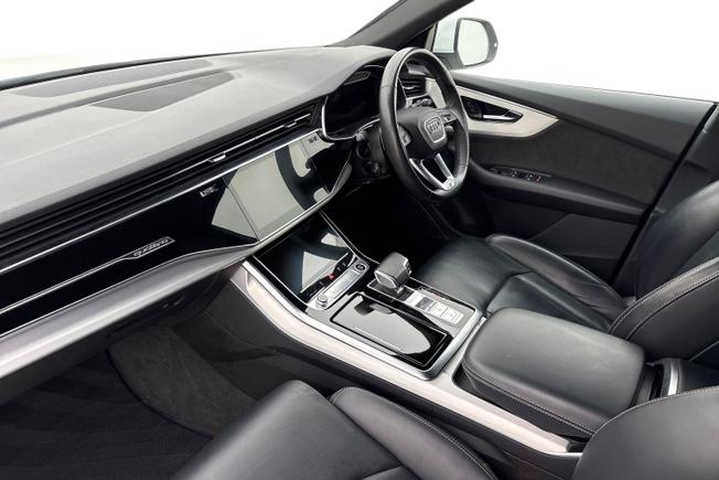 AUDI Q8 Photo 2