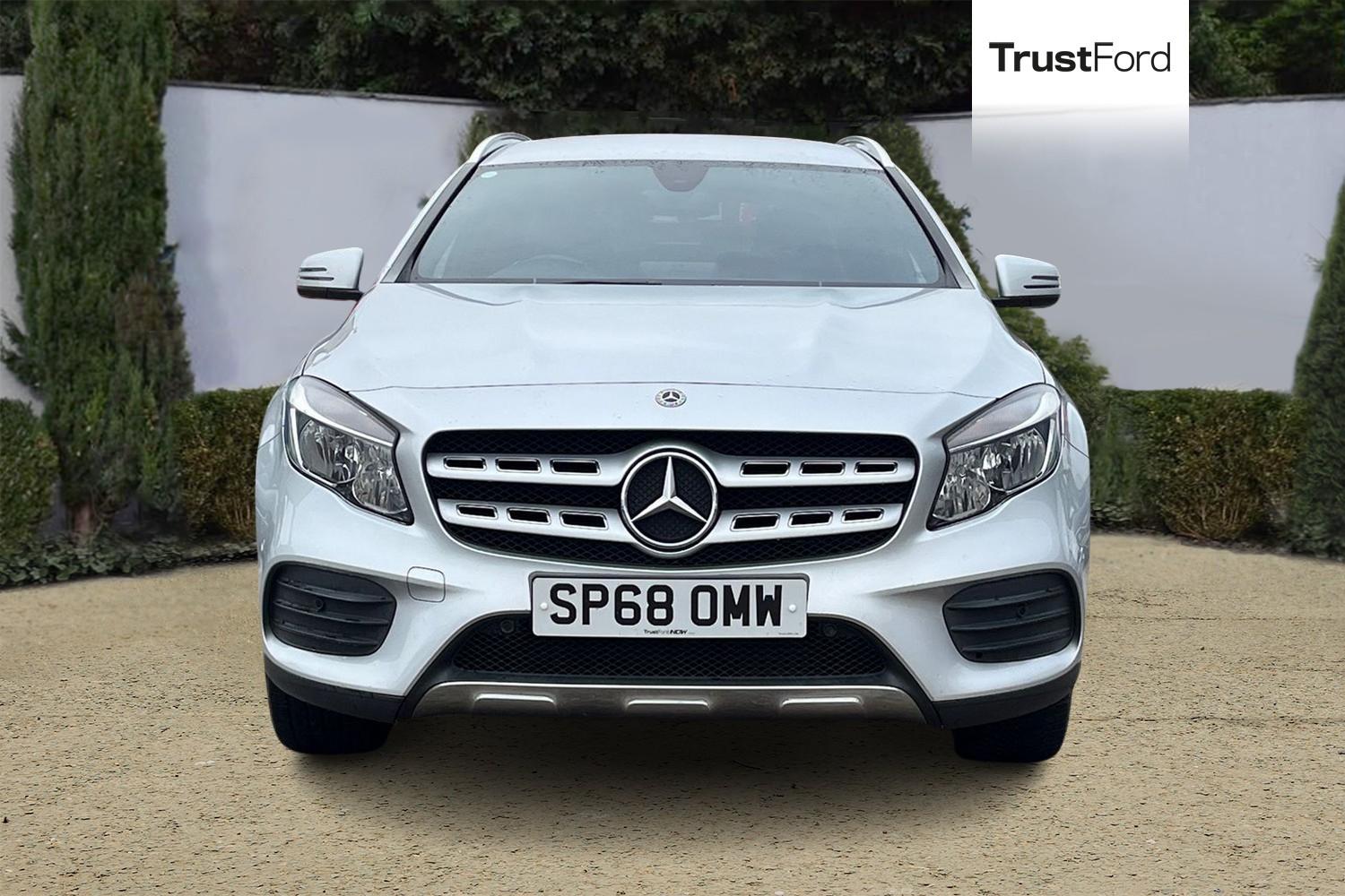 Mercedes-Benz GLA Photo 5