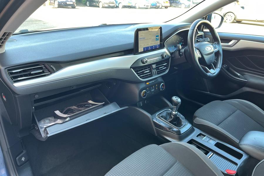 Ford Focus Photo autoimg-b6fc72984cd04ebe6a677b99aa9e72a22d285b8e.jpg
