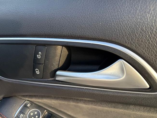 MERCEDES-BENZ GLA Photo 25