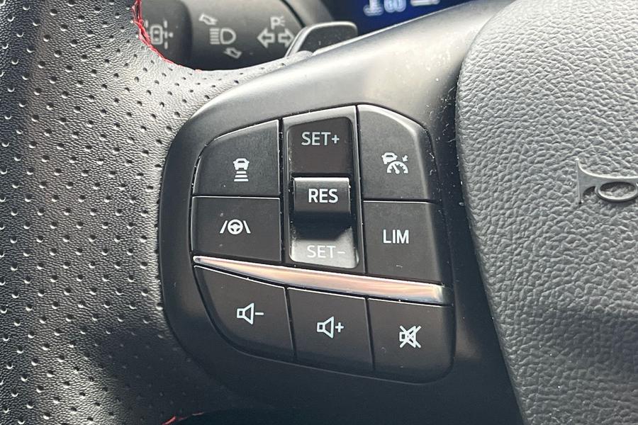 Ford KUGA Photo autoimg-b705a31b08f2993c7c8ce9a5413fee7a59901c9a.jpg
