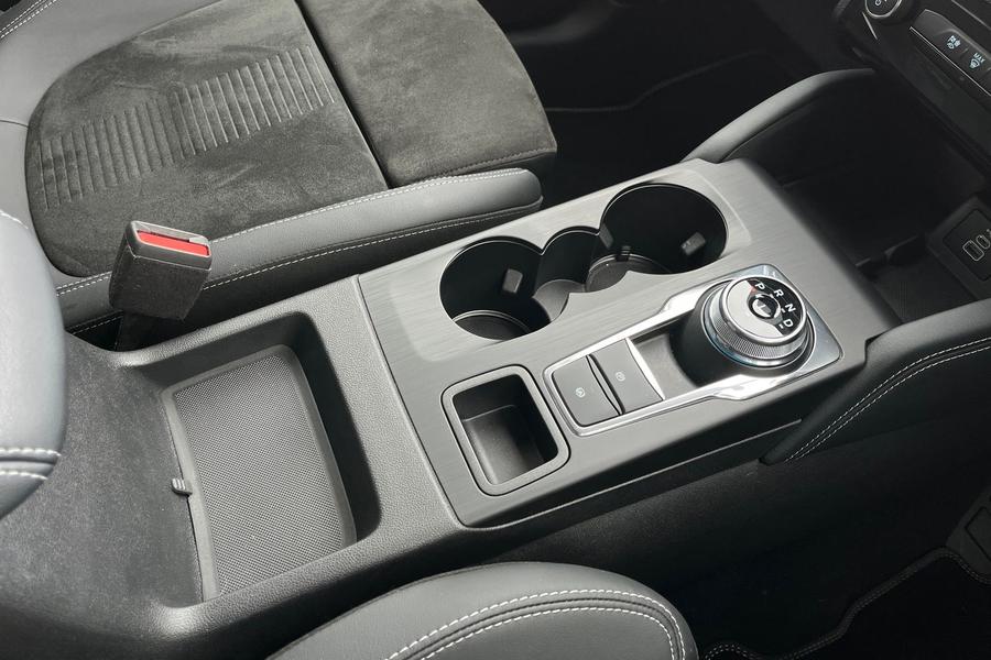Ford KUGA Photo autoimg-b708c638a8a58e4cad99acf228267d49f6ffd3c9.jpg