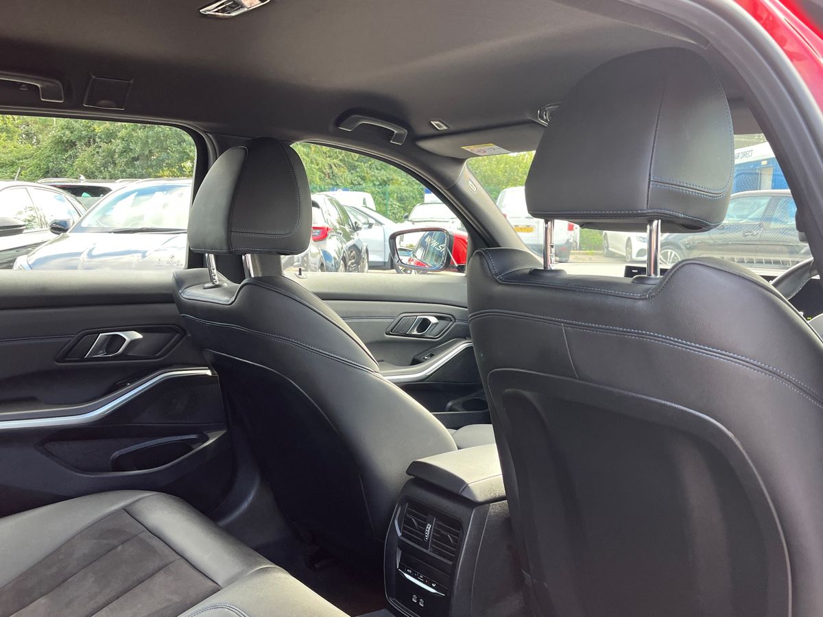 BMW 3 Series Photo 23