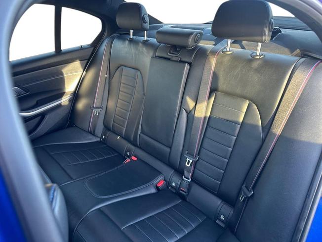 BMW 3 Series Photo 9