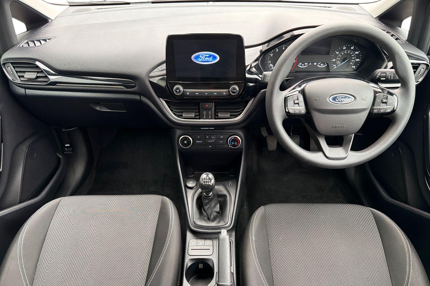 Ford FIESTA Photo 9
