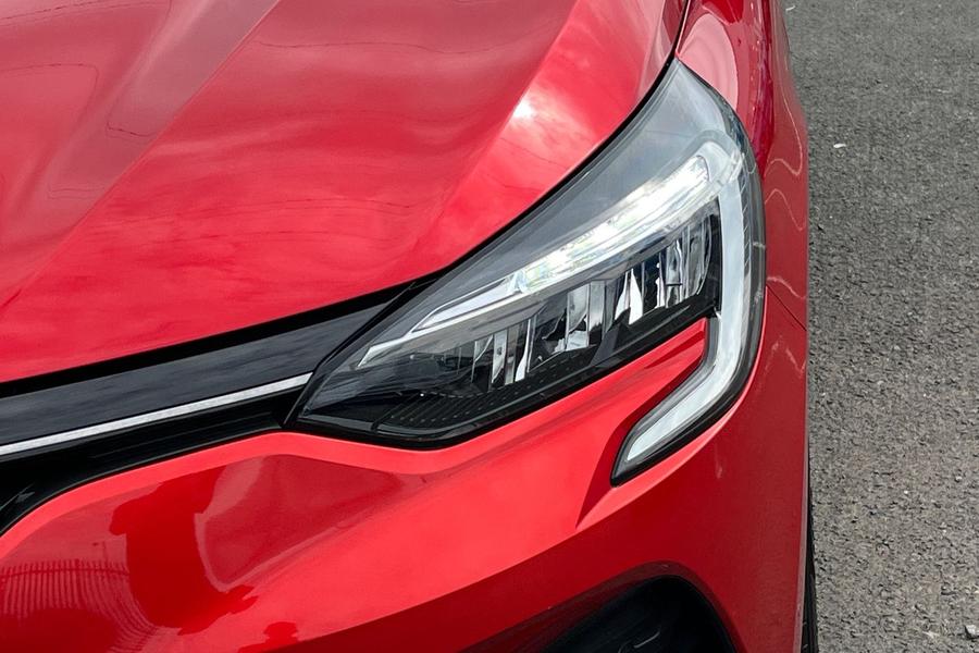 Renault CLIO Photo autoimg-b711e69ad8e0c1008c55a6a9086ab76ca110f8e4.jpg