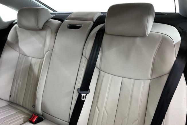 Audi A8 Photo 9