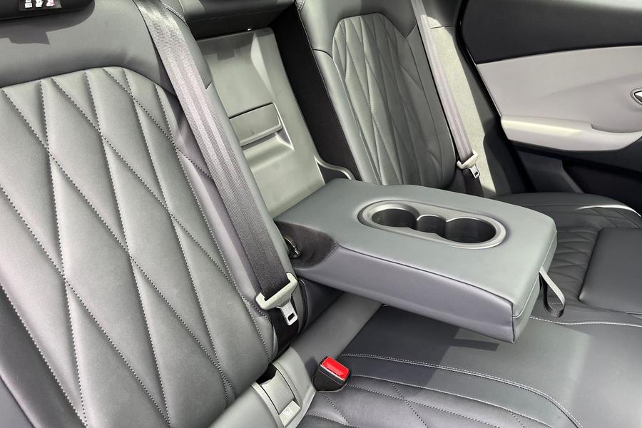 Ford Explorer Photo autoimg-b7168d66b8410868e8c39147df07bcda1992d66b.jpg