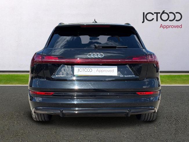 AUDI e-tron Photo 7