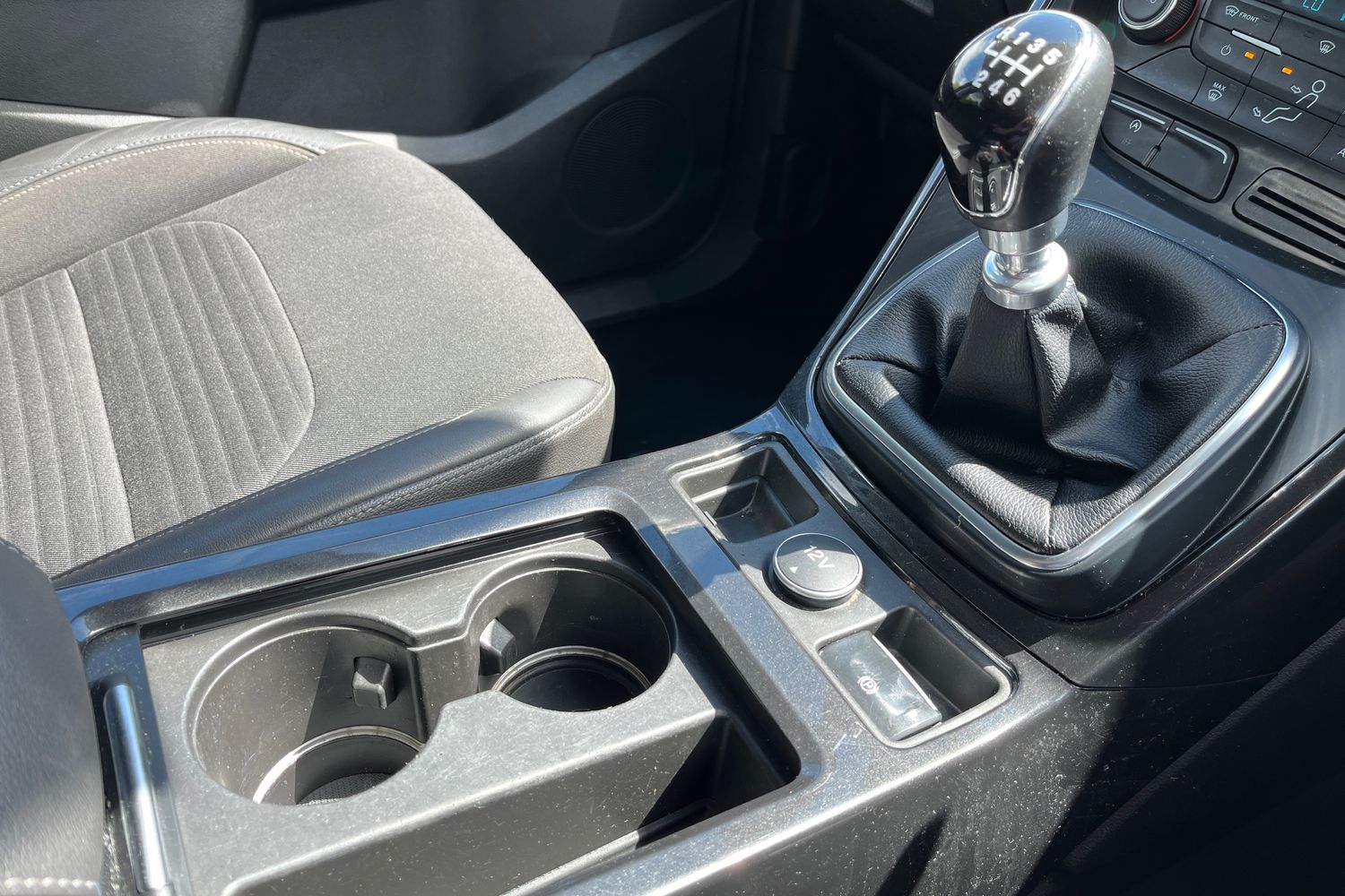 Ford KUGA Photo 28