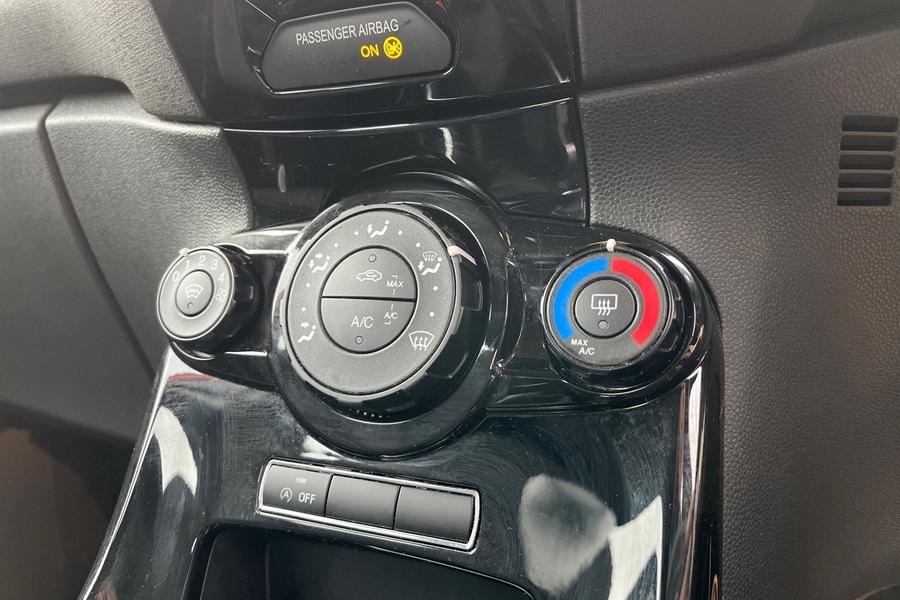Ford FIESTA Photo autoimg-b7218a8e0aed5f07e4552473a39df5bc7af493b5.jpg