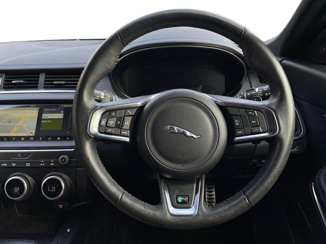 JAGUAR E-PACE Photo 11
