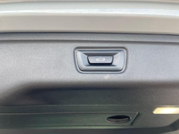 BMW 3 Series Photo autoimg-b725d52ab486807d845e5453d0853844e8c32535.jpg