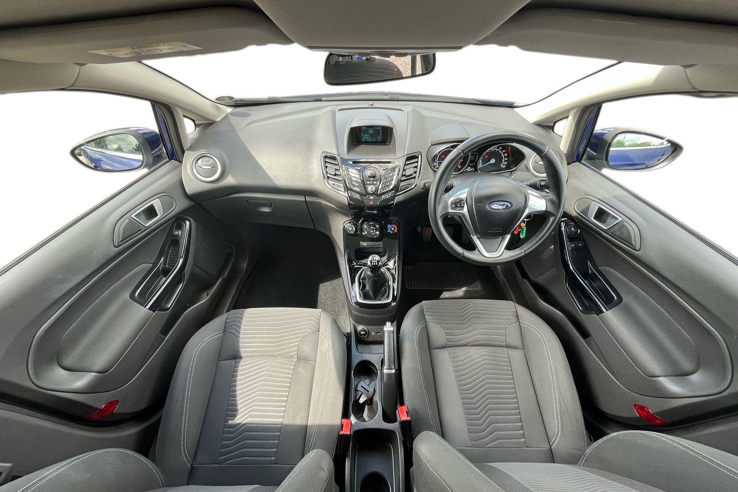 Ford Fiesta Photo 9