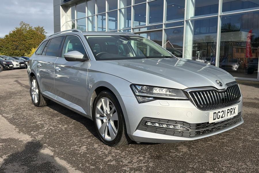 Skoda Superb Photo autoimg-b733d2847f0f8cd20e393f3a293d4dd819b33d9c.jpg