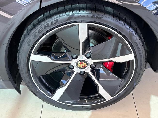 PORSCHE Taycan Photo 26
