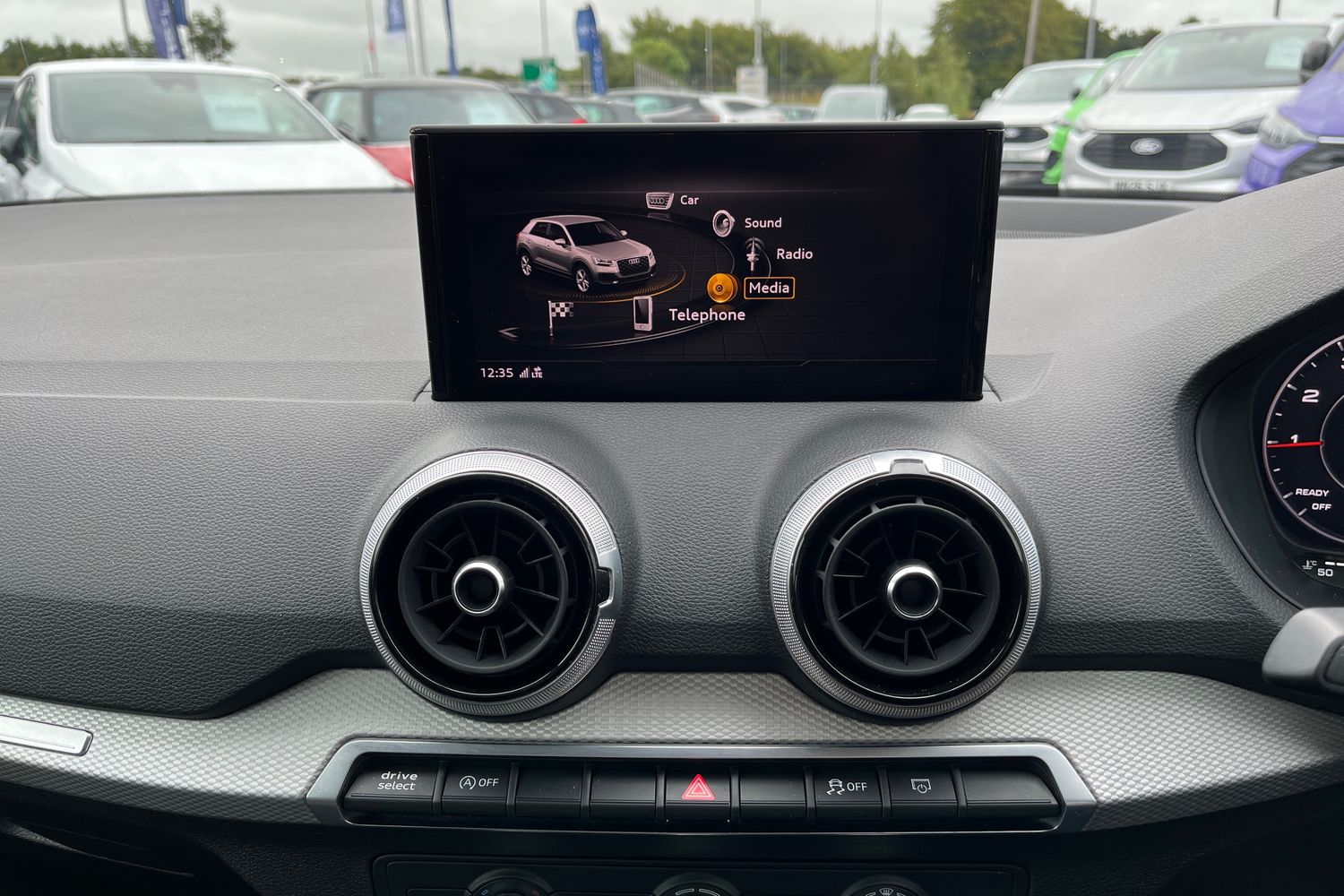 Audi Q2 Photo 34