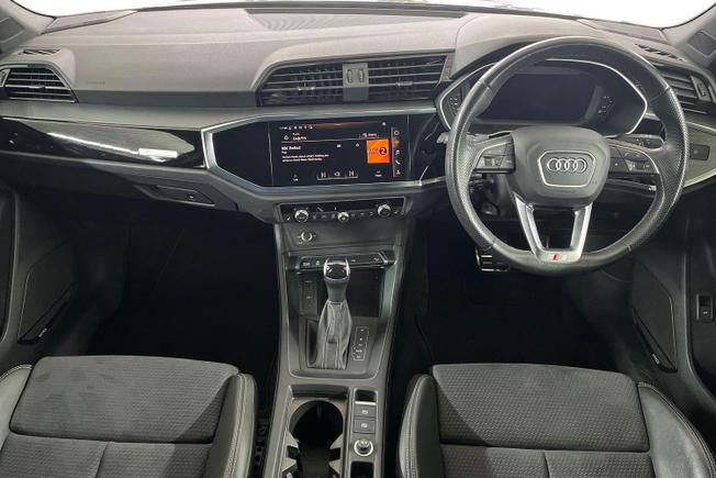 AUDI Q3 Photo 10