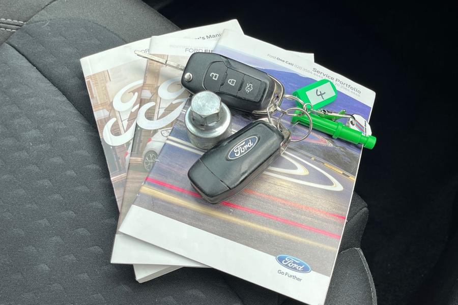 Ford FIESTA Photo autoimg-b74073437464a23a144659a238f532c2a089016c.jpg