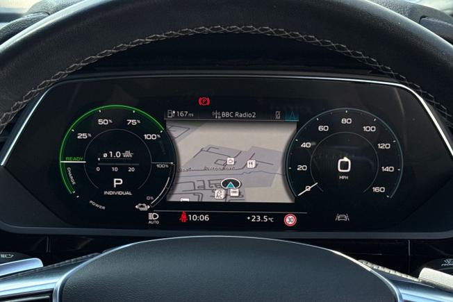 AUDI Q8 E-Tron Photo 31