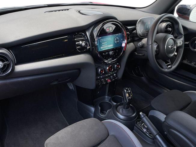 MINI Hatch Photo 2