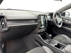 VOLVO XC40 Photo 2