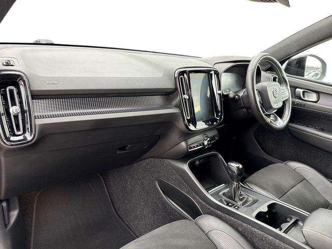 VOLVO XC40 Photo 2