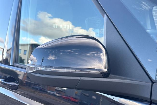 VOLKSWAGEN Multivan Photo 20