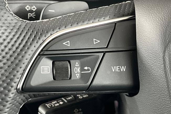 AUDI Q8 Photo 16