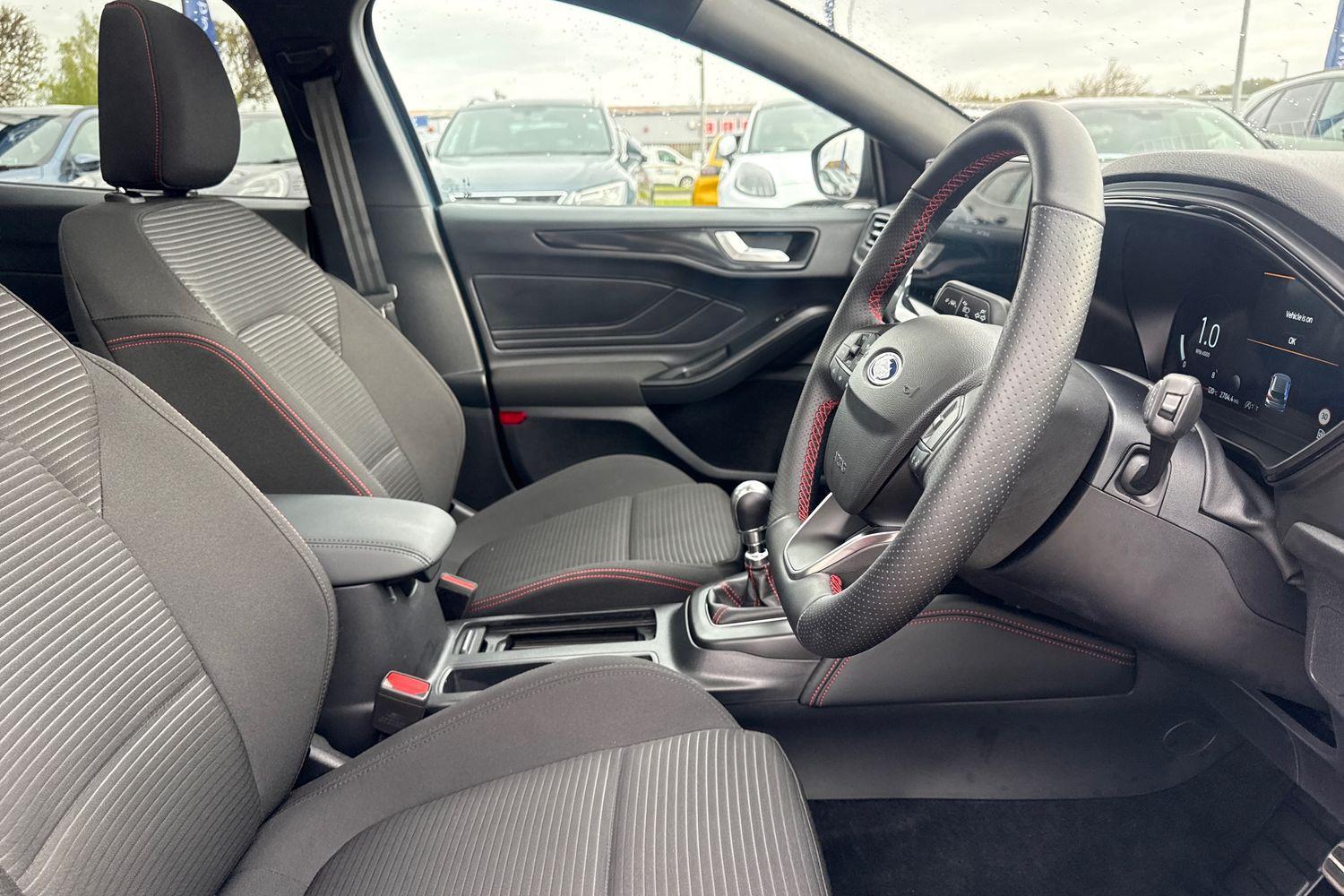 FORD FOCUS Photo 16
