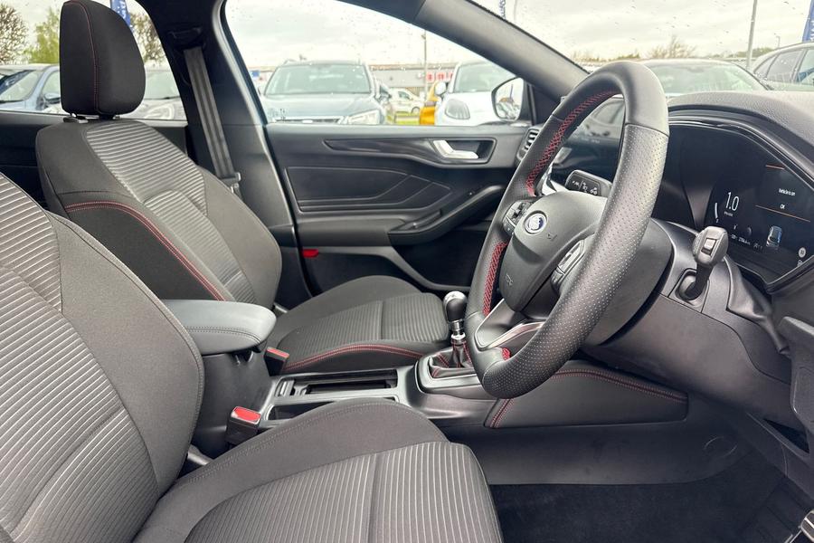 FORD FOCUS Photo autoimg-b75819849ddbedda7e51e169f40482177a8f4010.jpg