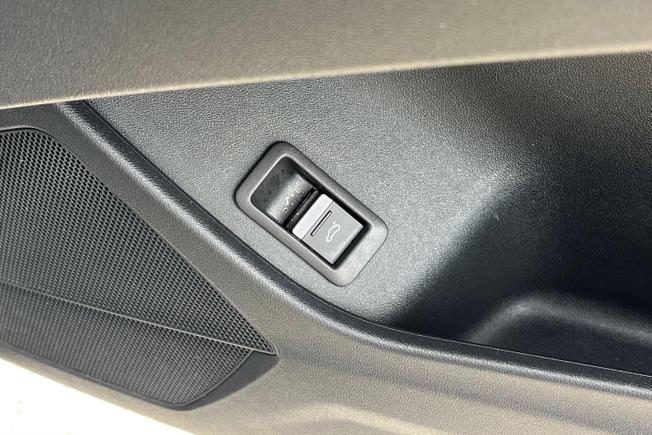 AUDI Q4 e-tron Photo 52