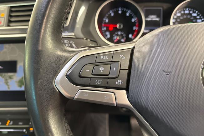 VOLKSWAGEN Tiguan Photo 16